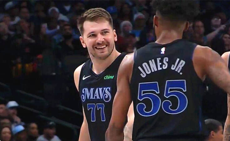 马克西半场22分3助攻带队领先，巴洛奇兵高效16分（马克西半场轰22分3助攻率队占优，巴洛替补高效贡献16分）