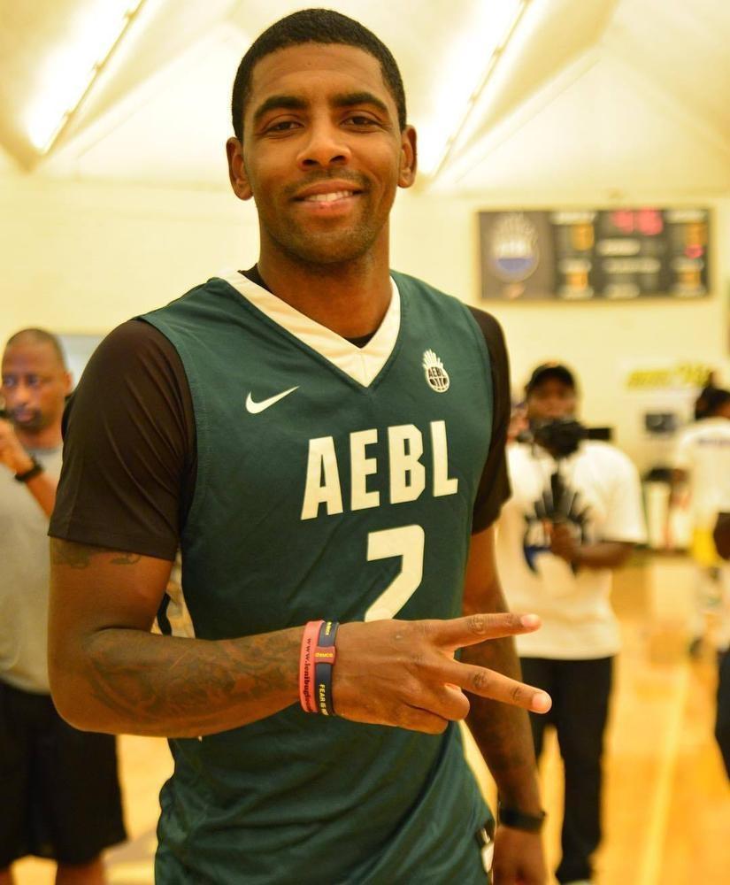 状态火热！杰伦·布朗首节5中5轰下13分（手感爆棚！杰伦·布朗首节五投全中拿下13分）