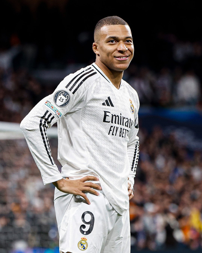 球队攻防效率提升，排名攀升（攻防提效助力排名上扬）