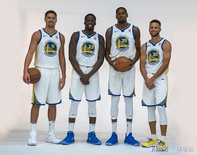 吉尔摩社媒晒照：手术成功，康复之路开始（吉尔摩社媒晒照报平安：手术顺利，康复启程）