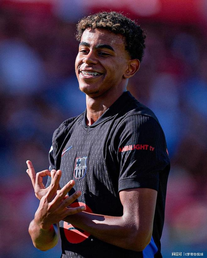 半场战报：比利亚雷亚尔1-0赫塔费，布坎南建功（半场：比利亚雷亚尔1-0领先赫塔费，布坎南破门）