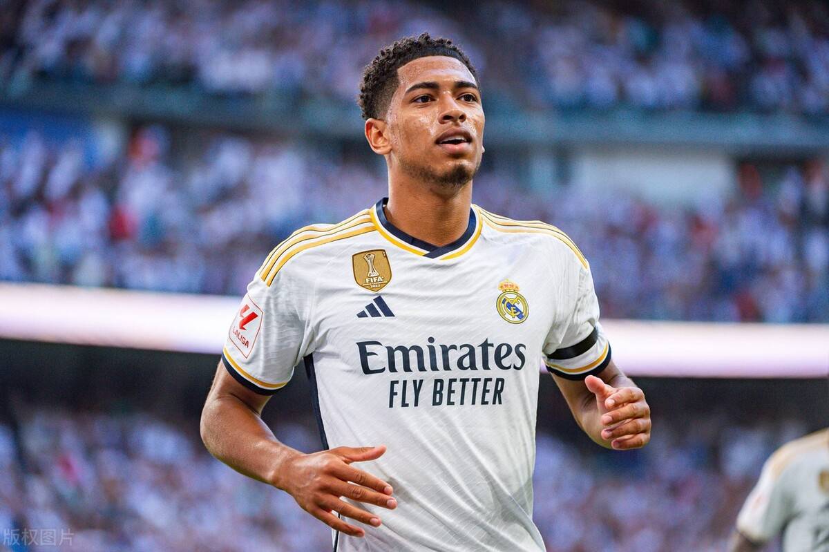 早报：拜仁的四线一十六胜，在我的肩膀上扛着！（晨报：拜仁四线齐进豪取16连胜，一切都扛在我肩上！）