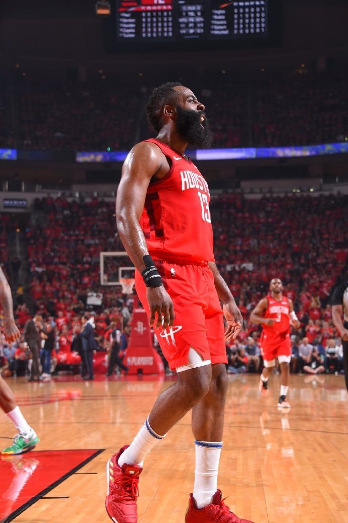 近15年谷歌每年搜索量最高球员：C罗10次断崖领先，梅西仅1次（过去15年谷歌年度最热球员：C罗10次遥遥领先，梅西仅1次登顶）