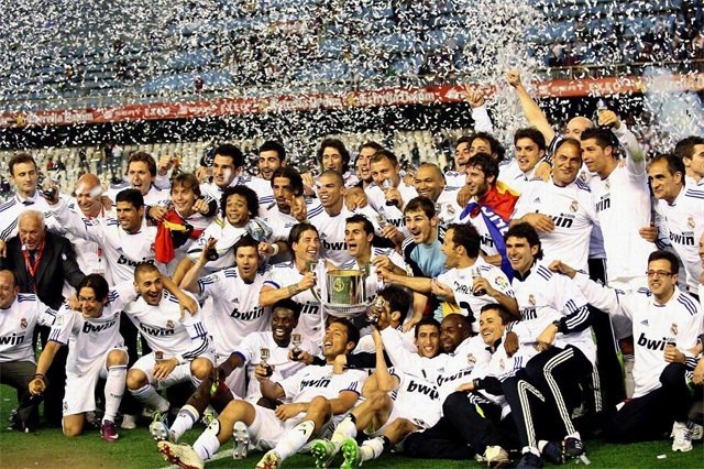 英媒：尽管库尼亚遭遇头部受伤，但曼联相信他能出战埃弗顿（英媒：库尼亚头部受伤仍在身，曼联仍看好其出战埃弗顿）