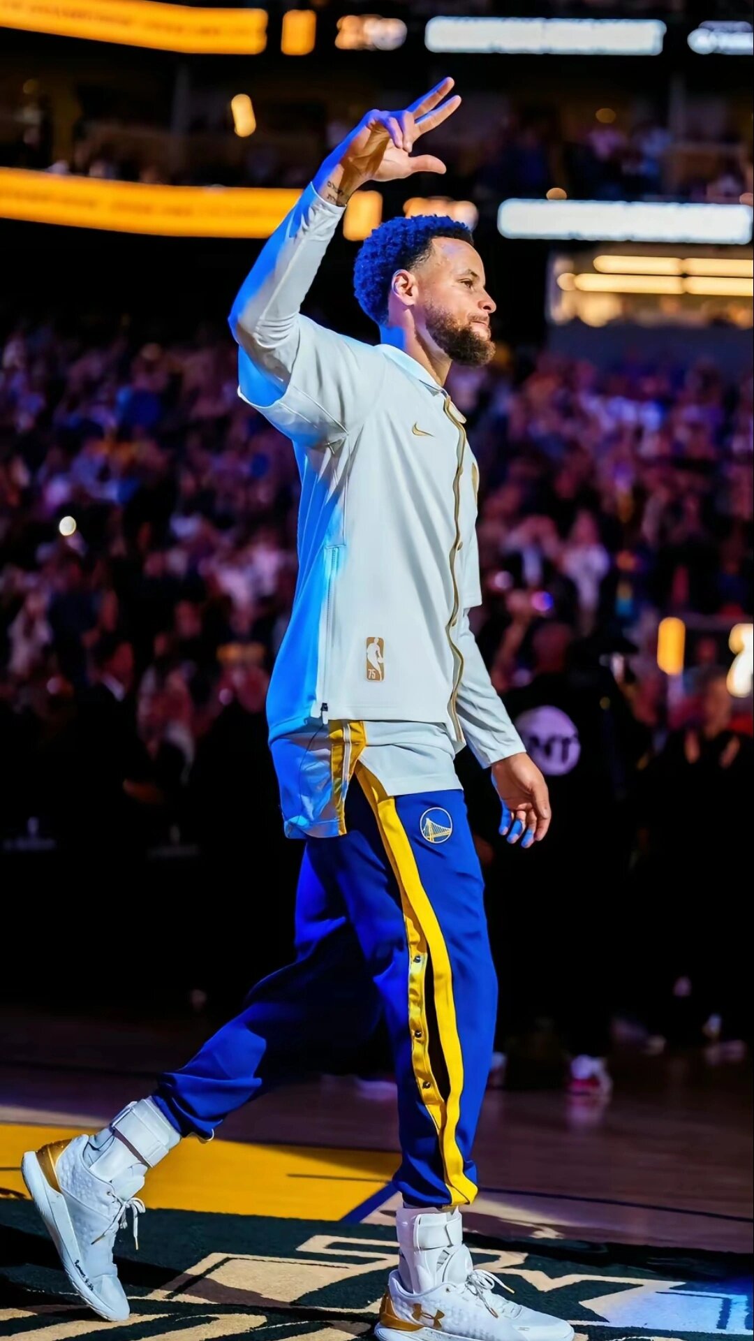 犹他爵士逆转击败篮网，豪取两连胜，马尔卡宁和乔治表现突出，篮网失误和外线投射不佳。（爵士逆转篮网取两连胜，马尔卡宁乔治闪耀，篮网失误多且外线低迷）