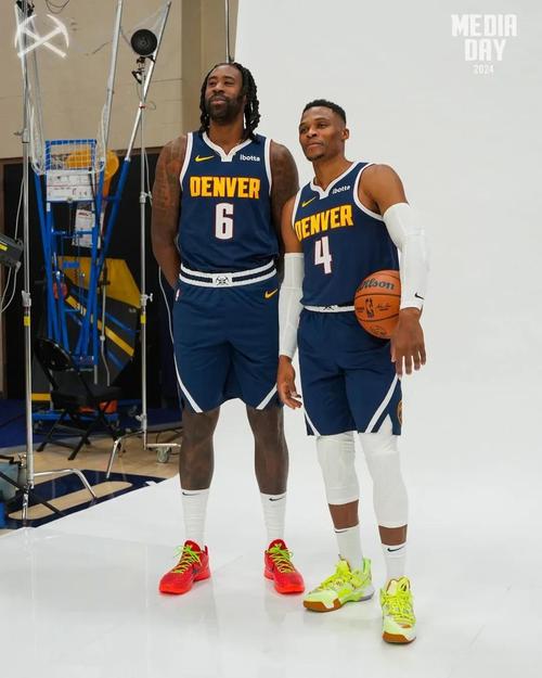 在上海旅游的奇塔迪尼重返海港俱乐部，拜访昔日教练和队友（奇塔迪尼上海行：重返海港俱乐部探望旧帅旧友）