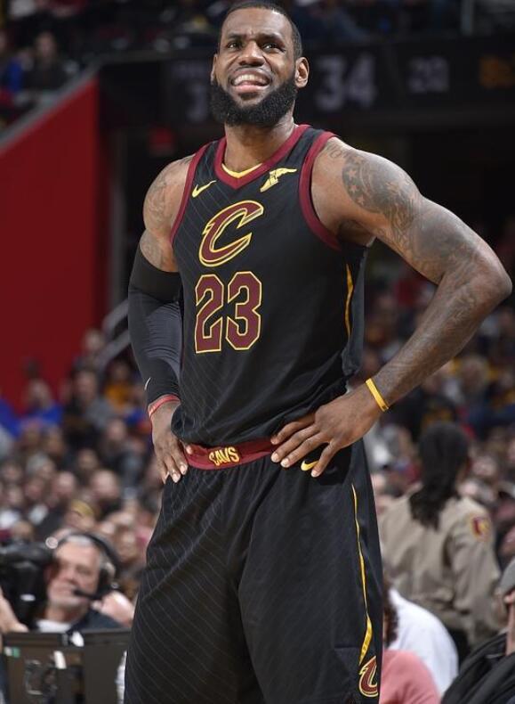 图片报：基米希在加练角球，本赛季他利用角球已送出四次助攻（图片报：基米希加强角球训练，本赛季角球助攻已达4次）