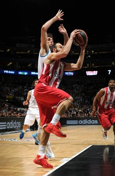 世体：赫拉德-马丁因身体不适缺席今日训练，预计周六回归（世体：赫拉德-马丁今日因不适缺席训练，周六有望归队）