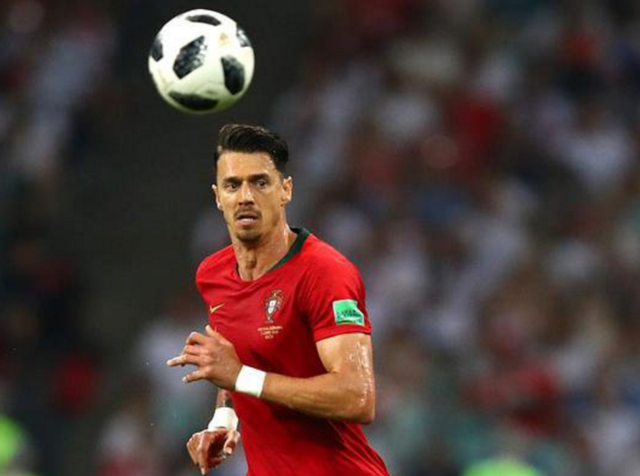 近期两连败！皇马官方晒对阵阿拉维斯海报，罗德里戈单人出镜（连败两场后，皇马官方发布战阿拉维斯海报：罗德里戈独自出镜）